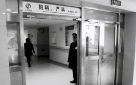 在学校厕所上弄到高c